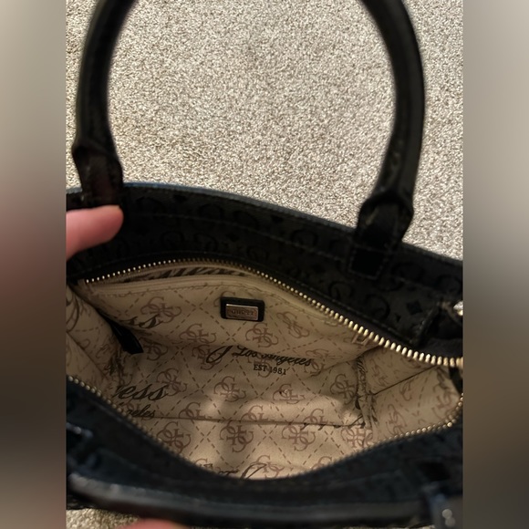 Mini guess purse - Picture 3 of 4